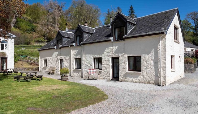 Old Haybarn - a semi-detached cottage that sleeps up to 8 guests