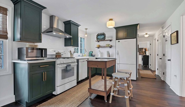 Old Lyme Pet Friendly Escape | Griswold Preserve + Beach Pass + Fireplace