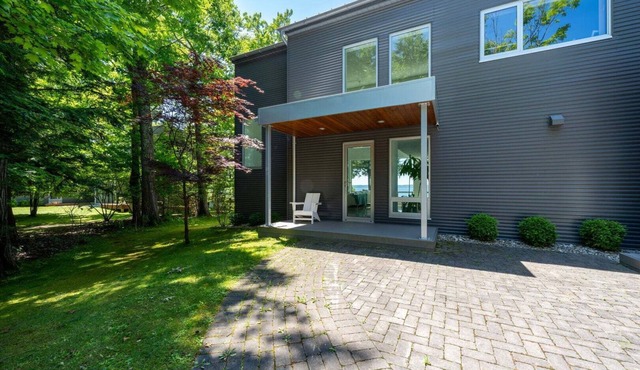 Old Mission Peninsula Luxury on West Bay