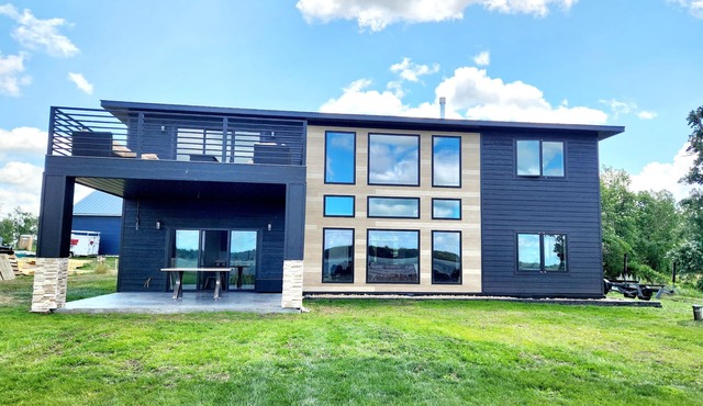 On Lake Time! Stunning Modern Lakefront 5 BR/4 BA on Maple Lake ~ Sleeps 12+