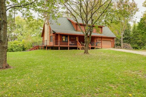 On-Site Lake & Gazebo: Cabin in Yellow Springs!