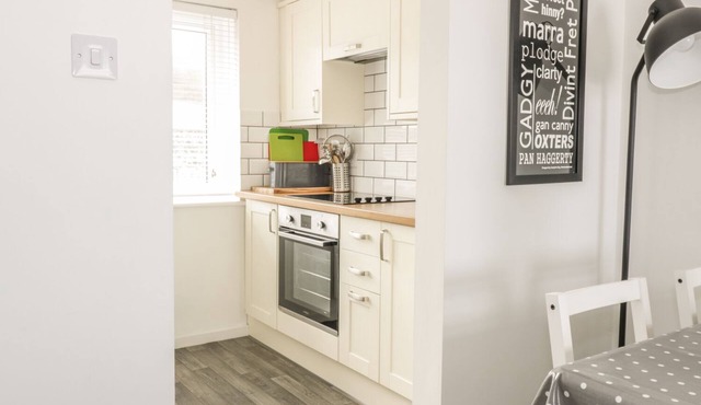 ON THE BEACH, pet friendly, country holiday cottage in Spittal