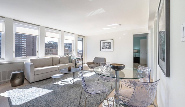 One Bedroom Apartment W/Luxury Amenities