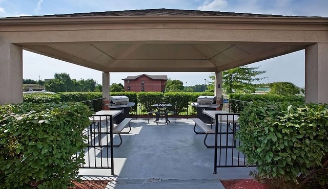 One Bedroom Queen Suite | Full Kitchen, 3.9 mi to Scally’s Golf