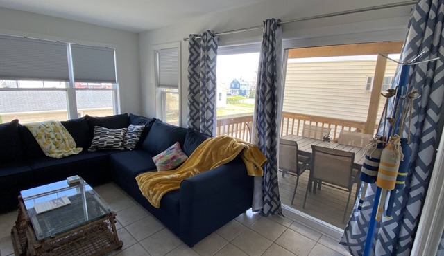 One mile to the beach! 2 br condo with deck, A/C, full kitchen, washer, dryer