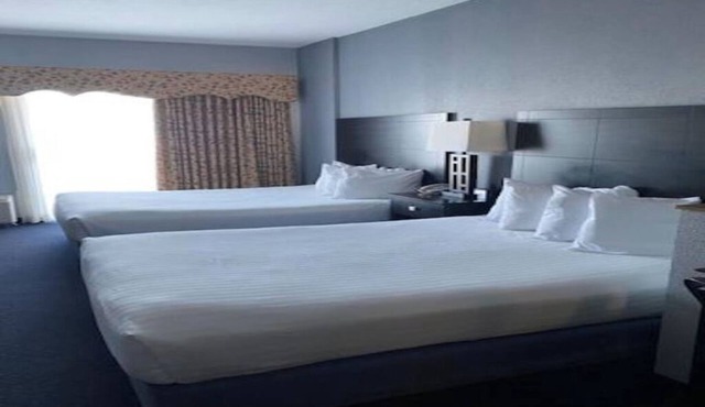 One Room w/Two Queen Beds | Breakfast Included | Direct Pool & Lake Access