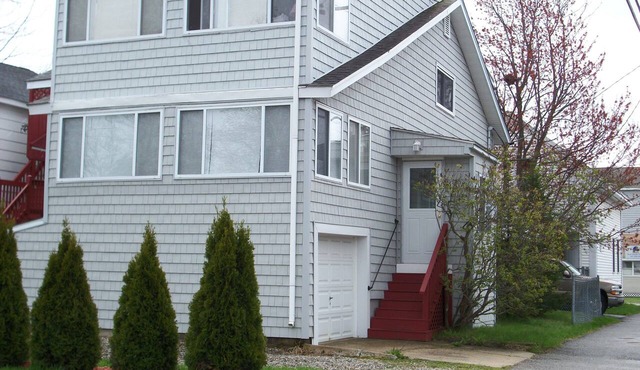ONLY 6 HOUSES AWAY FROM BEACH, SHORT WALK TO PIER.DISCOUNTED ALL OF AUGUST