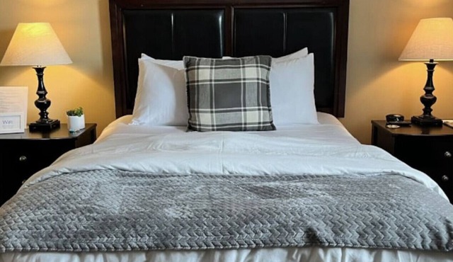 Ontario Suite @ The Bayfield Guest House