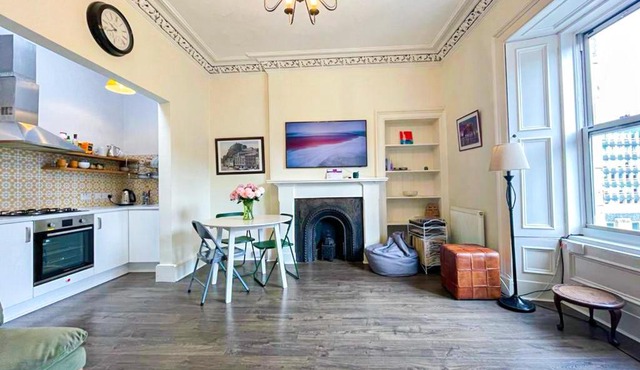Open Plan 2 Bed Apt, Near Edinburgh Castle