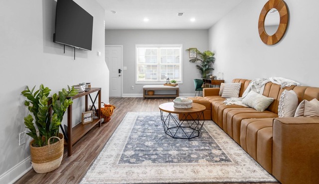Orange Bliss Hideaway: A Slice of Peace and Quiet in the Middle of the Action