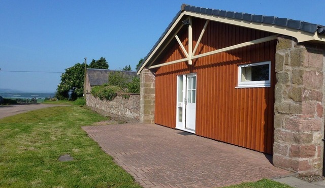 Orchard View; Spacious 4 bed cottage in rural country location. Single storey