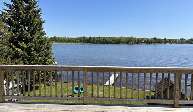 Oscoda Lake House : waterfront, 4 beds