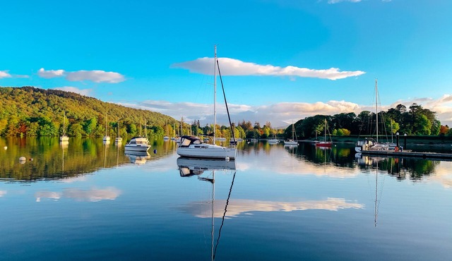 Osprey - Luxury Boat House on the shore of Lake Windermere near to Bowness