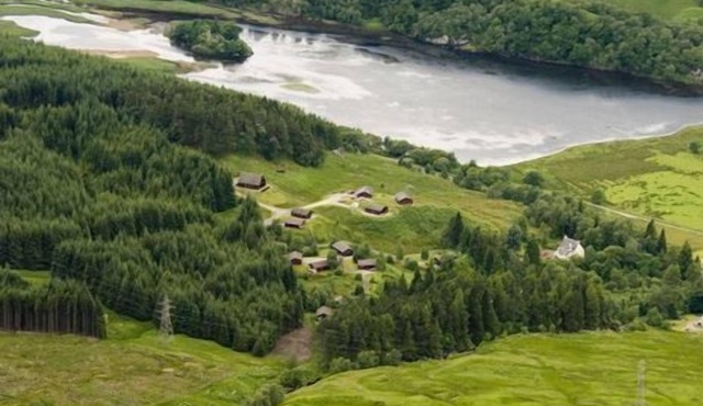 Osprey Lodge with river and mountain view