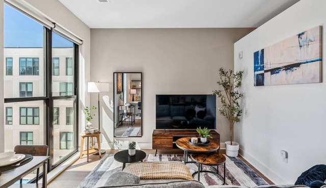 OTR+CBD | 1-Bed Suite l Free Parking l Gym & Pool