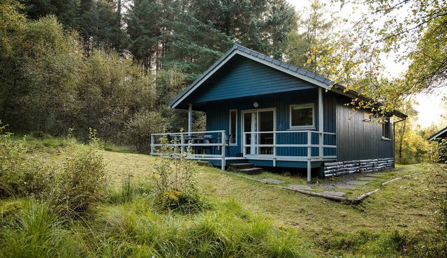 Otter with mountain view and enclosed decking