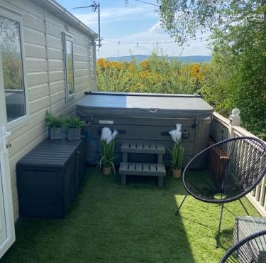 Otters Rural Retreat - Private Hot-Tub & Free Golf for guests included