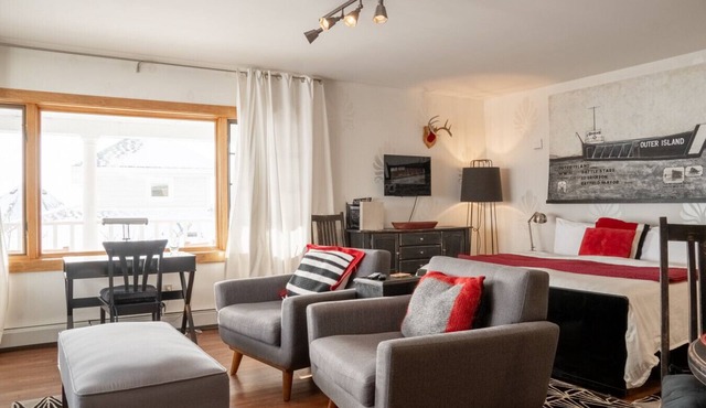 Outer Island Apartment @ The Copper Crown