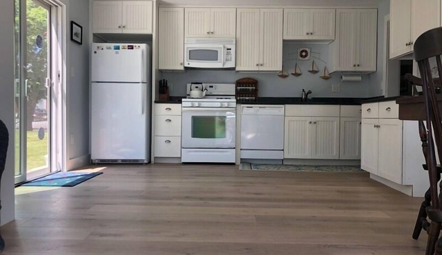 Outstanding In Town Location Near Bank Street Beach!