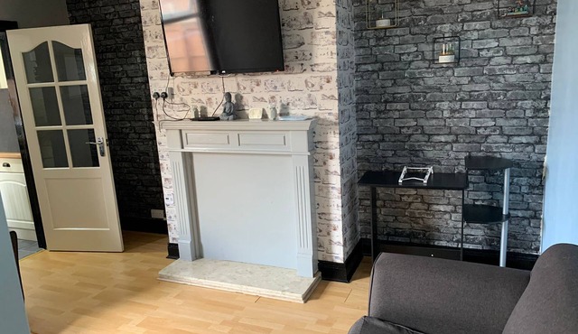 Ovington Grove 3 bedrooms fully furnished kitchen and free parking apartment