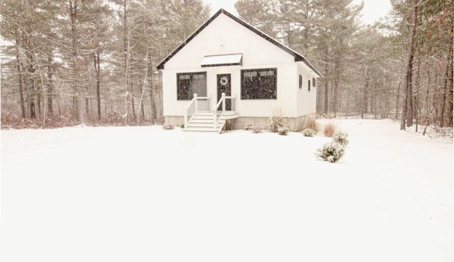 Owl’s Nest – Cozy Cabin by lake and trails