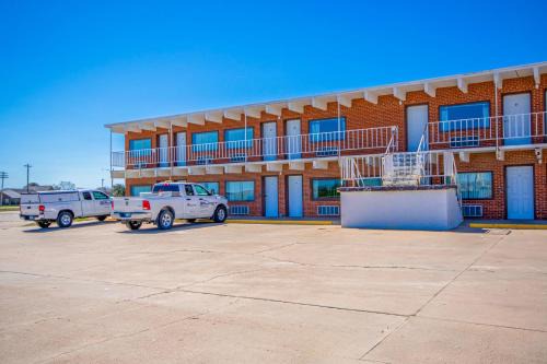 OYO Crossroads Inn