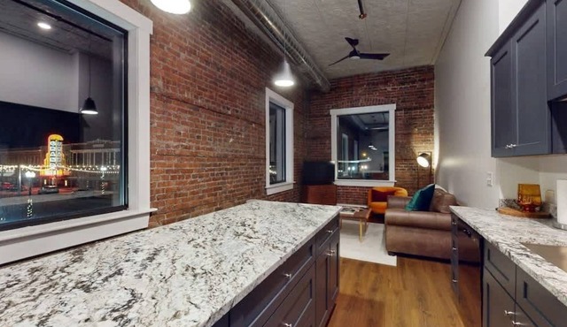 Panoramic Downtown 2-Bedroom