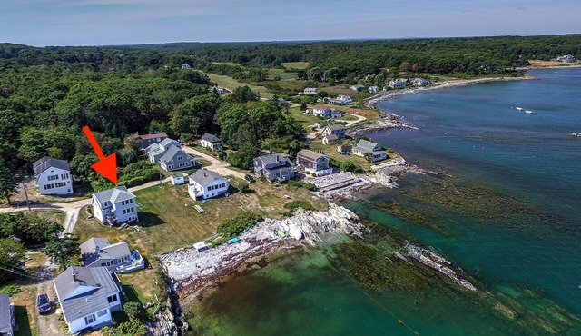 Panoramic Ocean Views, Private Beach, next to Portland.