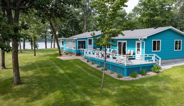 Paradise Point Family Retreat – Spacious Lake Home. Sleeps 18,Room to Entertain!