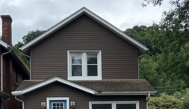 "Parkside Gem: Across from UK/KDMC"