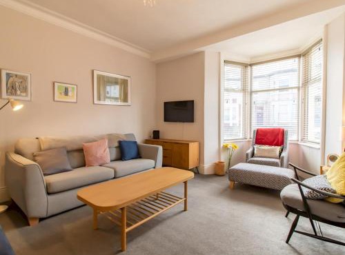 Pass the Keys Charming Seaside Retreat 2BR Flat in Cullercoats
