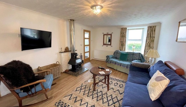 Pass the Keys | Cosy Spacious Cottage with Views and Garden