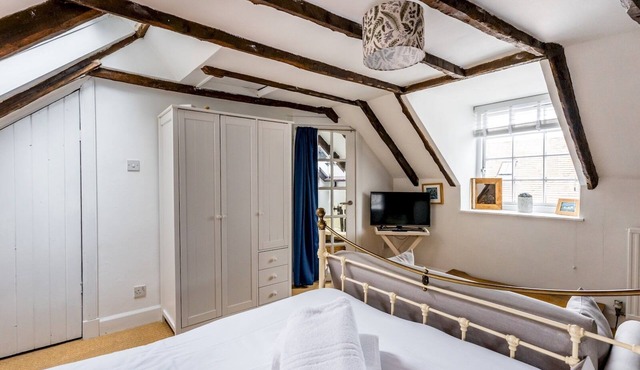 Pass the Keys | Lovely Old Fishermans Cottage