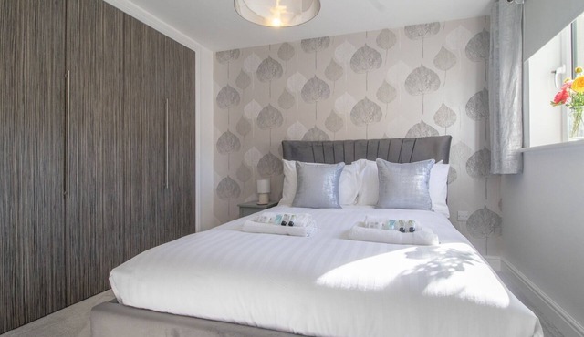 Pass the Keys | Next to Braehead - Free Parking
