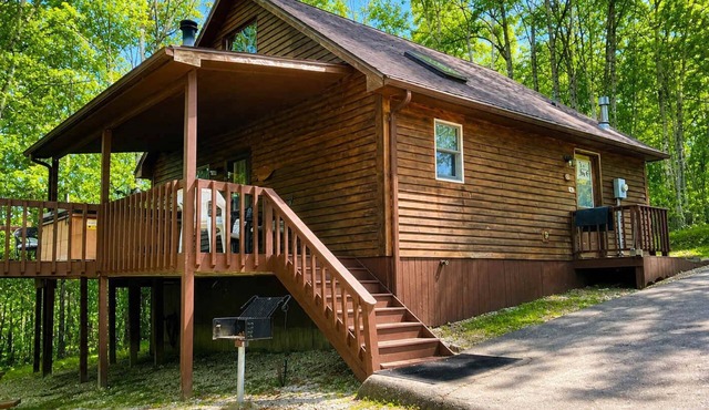 Patoka Lake Deluxe with Hot Tub #11 at Patoka 4 Seasons Resort