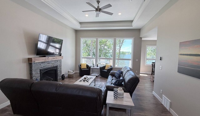 Paul Lake Escape - New 4 Bedroom Lake Home