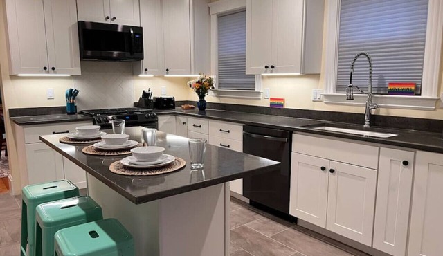 PEACE IN THE CITY - Humble Luxury minutes from Boston, Beach & Casino