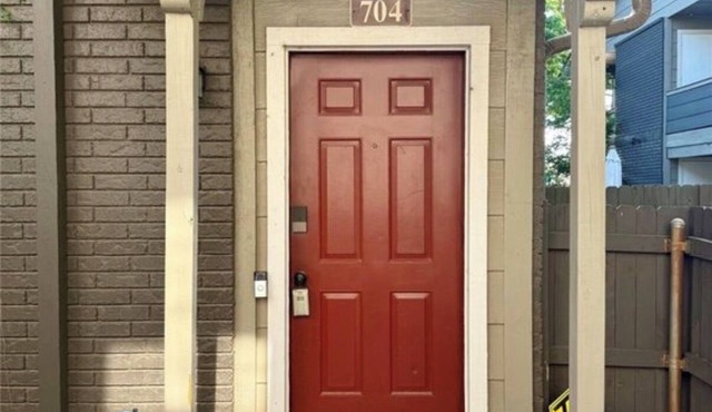 Peaceful 1-bedroom condo with AC in vibrant Tulsa