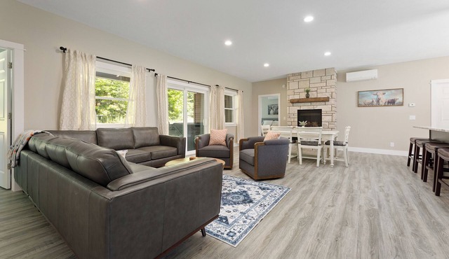 Peaceful 3-bedroom house 8 miles from TC with hot tub and fire pit!