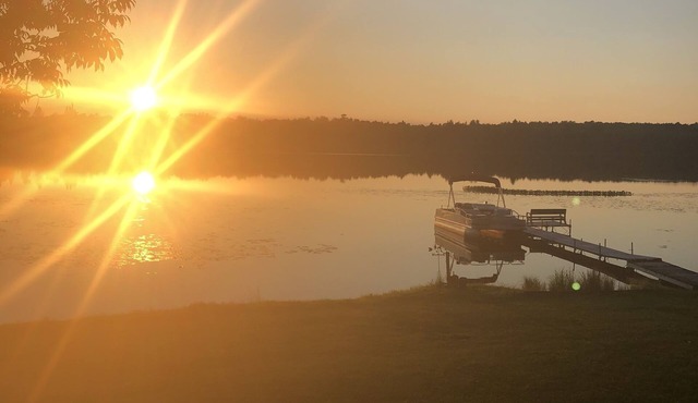 Peaceful Cabin on Lake with Pontoon