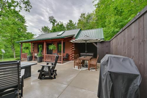 Peaceful Cabin w/Hot Tub in Dundee: Dogs Welcome