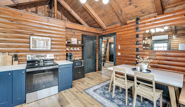 Peaceful Cabin w/Hot Tub in Dundee: Dogs Welcome