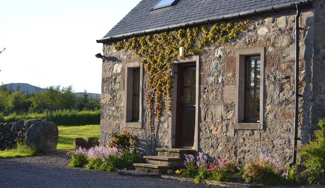 Peaceful, cosy cottage in idyllic Highland Perthshire in beautiful scenery