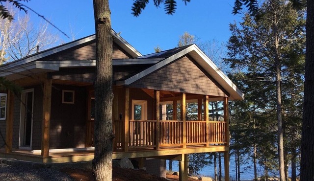 Peaceful, family-friendly Maine getaway at newly built scenic lakefront cottage