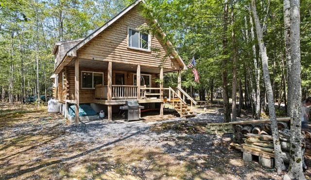 Peaceful Frye Island Stay – Cozy Family Comfort