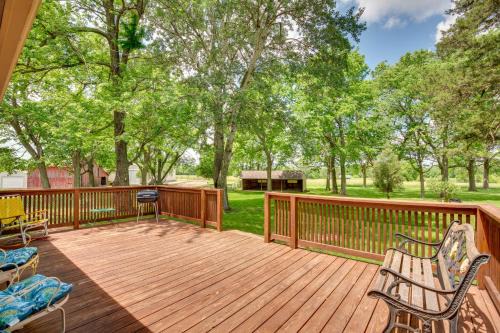 Peaceful Garden City Getaway w/Grill & Fire Pit