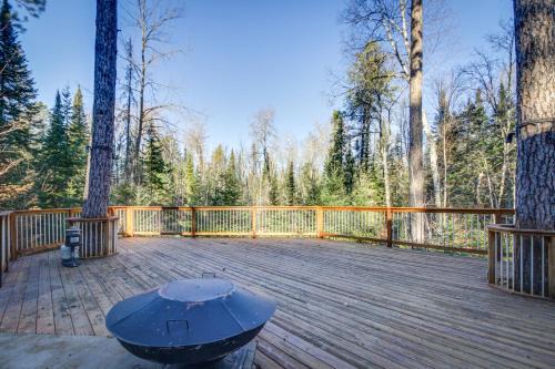 Peaceful Hibbing Getaway: Heated Floors, Fire Pit!