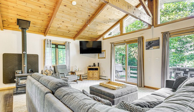 Peaceful Highland Lake Home w/Kayaks, Dock Access