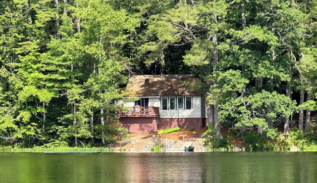 Peaceful. Lakefront Cottage. Kayakers Paradise.