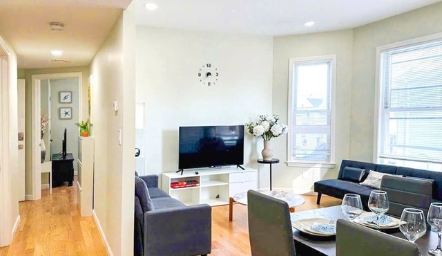 Peaceful, modern 3BR Home Near Encore Casino, 12min to Boston